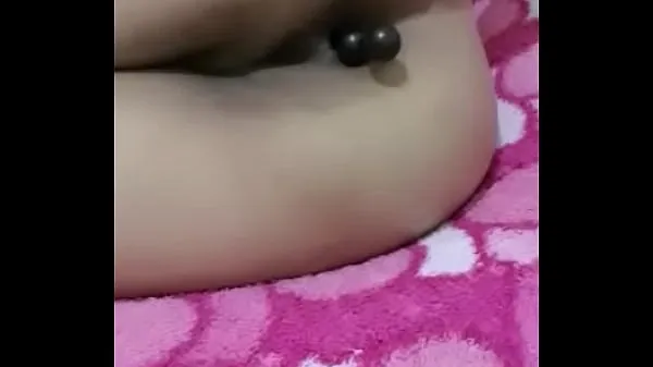 Playing with anal dildo (Chinese balls أنبوب دافئ كبير