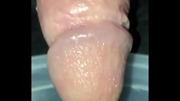 Small dick peeing Tiub hangat besar
