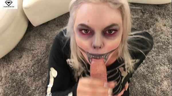 Suuri Big Breasted Alice Frost Halloween Skeleton Blowjob & Titty Fucking lämmin putki