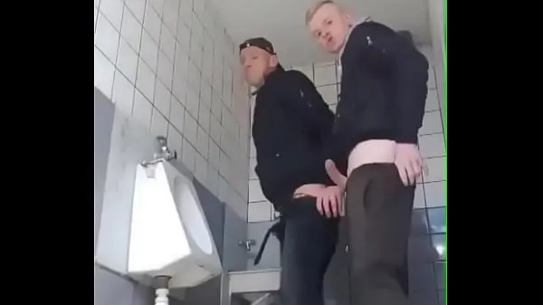 Stort 2 crazy gays fuck in the school bathroom varmt rör