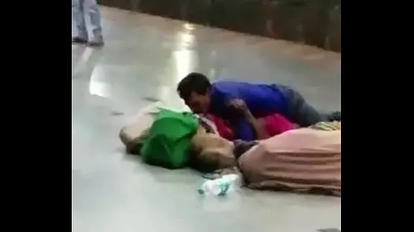 큰 Desi couple having sex in public 따뜻한 튜브