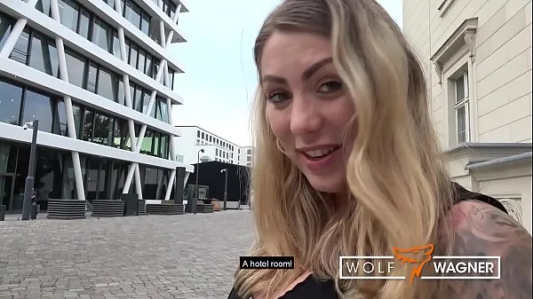 Stort Blowjob Queen ▶ MIA BLOW Sucks Dick in Public ▶ then gets BANGED in Hotel! ▁▃▅▆ WOLF WAGNER LOVE varmt rør