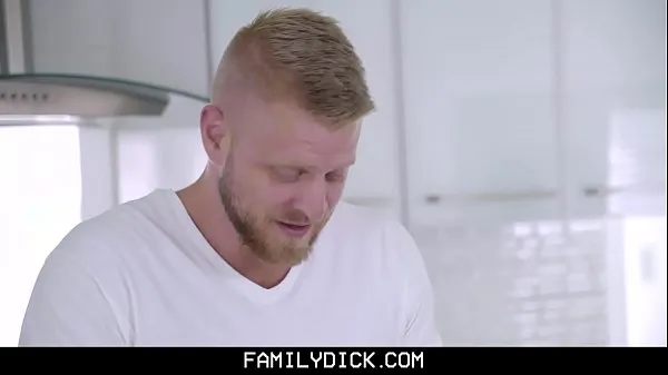 Grote FamilyDick - Muscular Stepdaddy Stuffs His Boy Before Thanksgiving Dinner warme buis