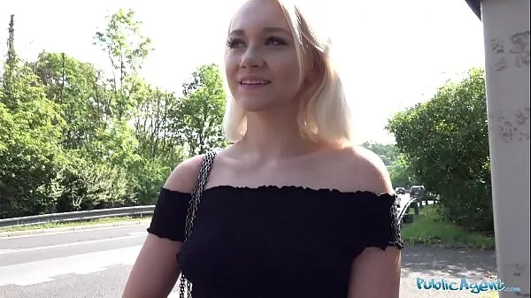 Public Agent Blonde teen Marilyn Sugar fucked in the woods Tabung hangat yang besar