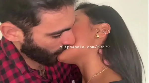 Veľká Gonzalo and Claudia Kissing Saturday teplá trubica