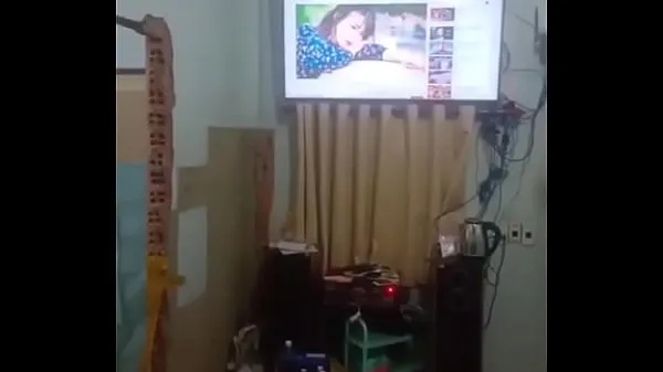 Singing karaoke while suckling with my step sister is very sweet Tiub hangat besar