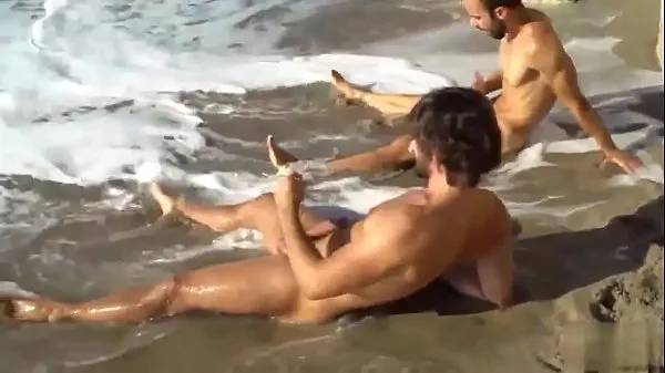 큰 Two gay friends stroking at the beach 따뜻한 튜브