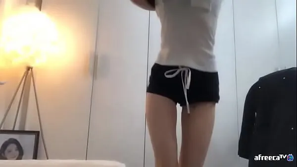 Official account [喵泡] Korean AfreecaTV female anchor white suspender shorts sexy dance Tabung hangat yang besar