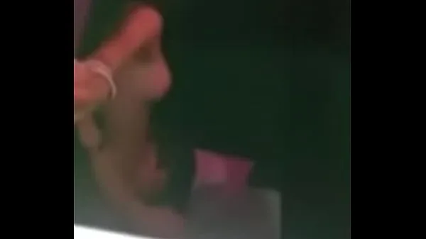 Stort Lesbians fucking in a nightclub varmt rør