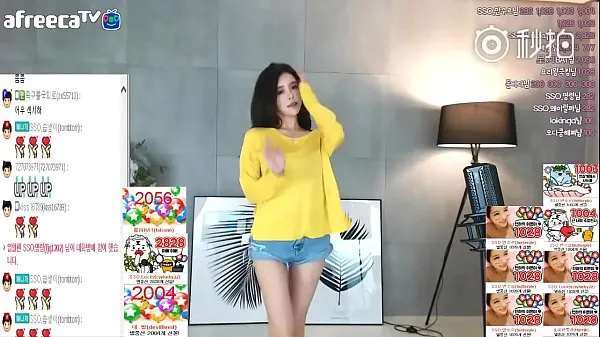 Große Yi Suwans großbrüstige T-Shirt kann es nicht verdecken, und sie trägt sexy Hotpants und verführerischen Tanz Live-Übertragung öffentlicher Account [喵贴warme Röhre