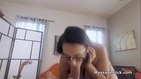 Grote Curvy big tit nerd pov fucked during massage warme buis