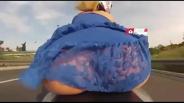 Velika Pussy riding without panties showing XERECA topla cev