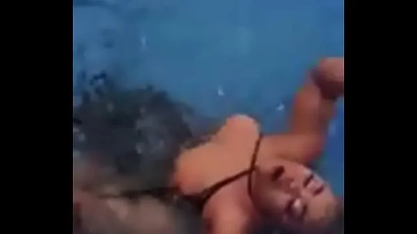 Velika Lesbians got in a pool lekki Lagos Nigeria topla cev