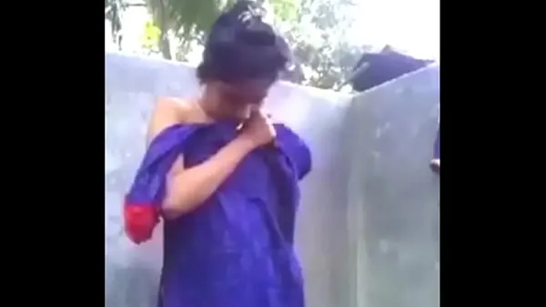 Ống ấm áp Indian Desi girl bathing video lớn