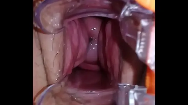 Velká Cumming with a speculum spreading her pussy wide open teplá trubice