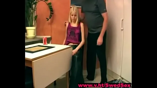 Beautiful young blonde gets fucked and cums (in Swedish), continued here أنبوب دافئ كبير