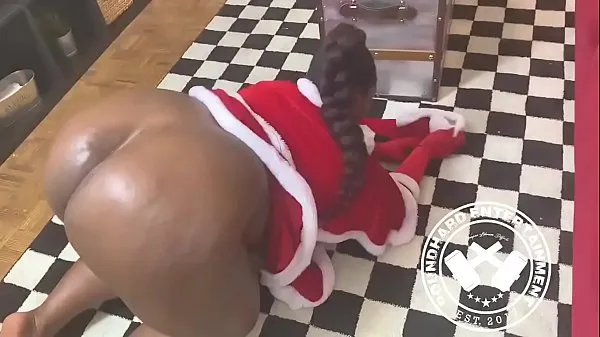 Grote Ebony Mrs Claus Booty Cheeks warme buis