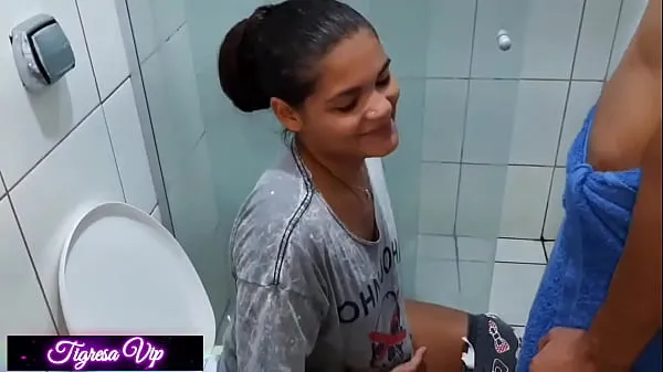 Stort Tigress is a delicious anal in the bathroom varmt rør