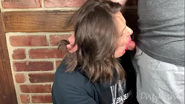 Stort Facefucking a youtuber with pulsating cumshot in her mouth varmt rör