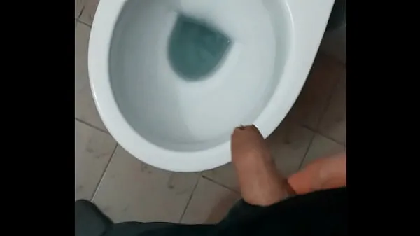 Big Pissing in a friend's house warm Tube