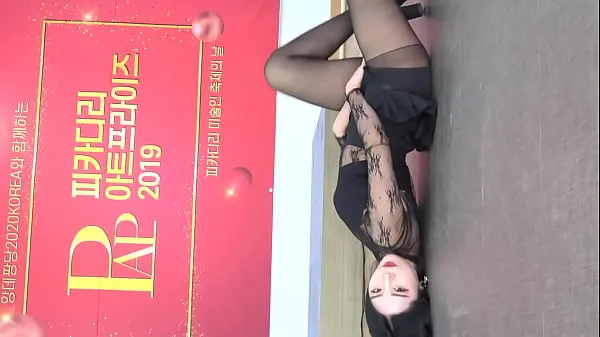 Grande Conta pública [喵泡] Garota coreana de cabelos curtos em saia de seda preta sexy dança quente tubo quente
