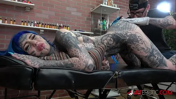 Μεγάλος Amber Luke gets a asshole tattoo and a good fucking θερμός σωλήνας