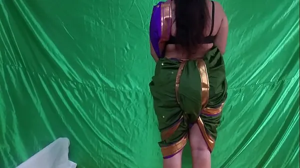Indian Aunty's hot figure fucks in such a way that water comes out of my cock Tabung hangat yang besar