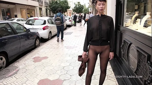 Grote No skirt seamless pantyhose in public warme buis