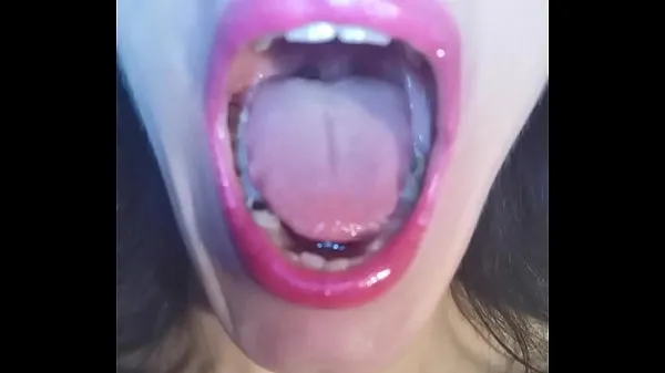 Grande Beth Kinky - Cumslut teenager offre la sua gola per la torta della gola pt1 HDtubo caldo