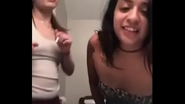 Stort White and Mexican girl twerking varmt rør