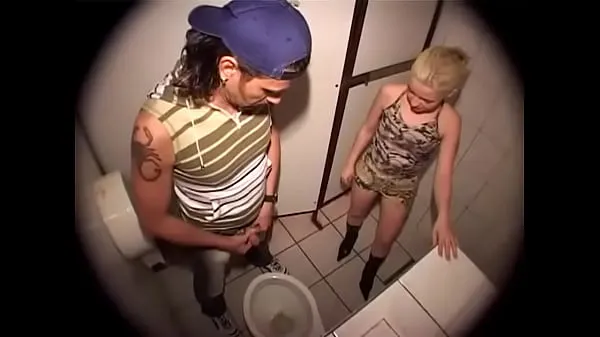 Stort Pervertium - Young Piss Slut Loves Her Favorite Toilet varmt rør