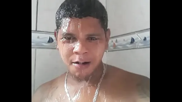 Stort cumming in the shower varmt rør