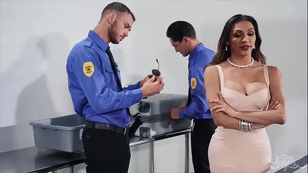 Big Brunette (Jessy Dubai) Gets Her Ass Pounded By Security Cliff - Transangels warm Tube