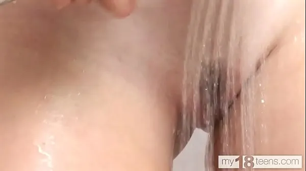 Stort MY18TEENS - Hot blonde teen masturbates while taking a shower varmt rør