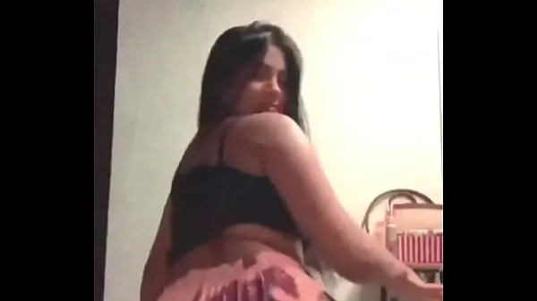 Grande twitter girl dancing with her huge hot ass tubo quente