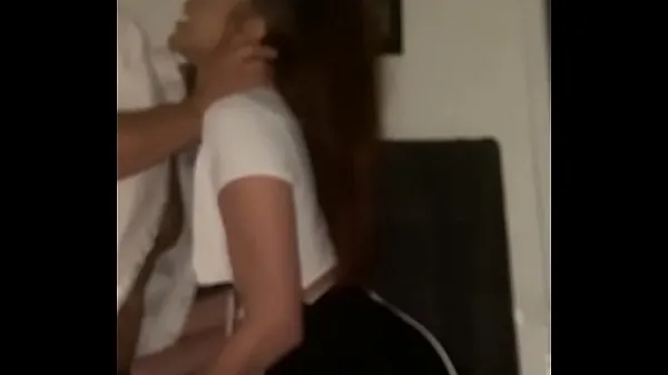 Stort Tiny Teen Gets Fucked By Her Step-brother at Family Party varmt rør