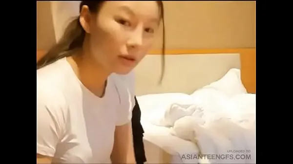 Big Chinese girl is sucking a dick in a hotel warm Tube