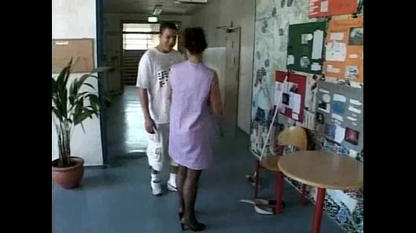 Stort German Cleaning Woman get fucked by young guy varmt rör