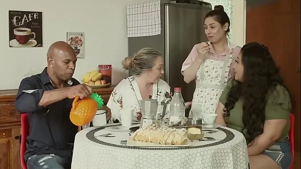 THE BIG WHOLE FAMILY - THE HUSBAND IS A CUCK, THE step MOTHER TALARICATES THE DAUGHTER, AND THE MAID FUCKS EVERYONE | EMME WHITE, ALESSANDRA MAIA, AGATHA LUDOVINO, CAPOEIRA أنبوب دافئ كبير