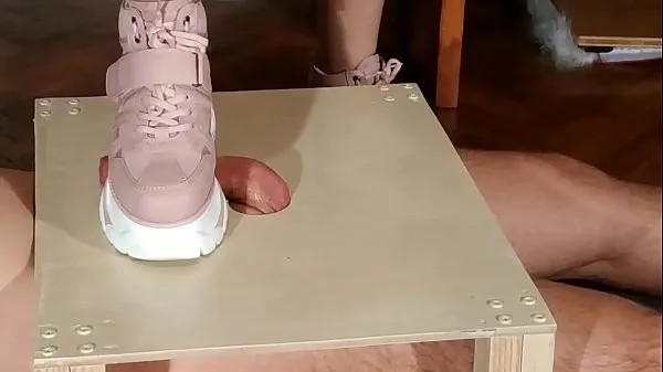 Grote Domina cock stomping slave in pink boots (magyar alázás) pt1 HD warme buis