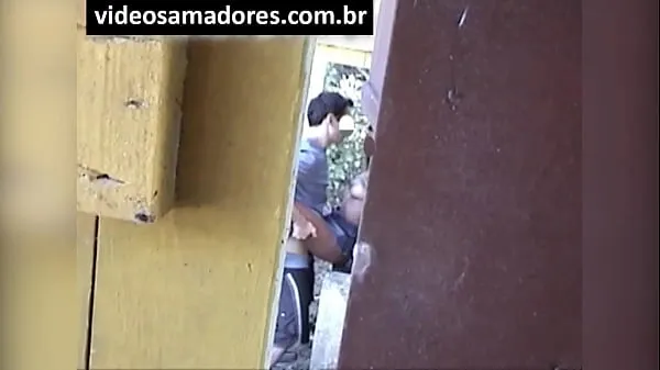Voyeur catches black teen having sex, but is discovered with the camera أنبوب دافئ كبير