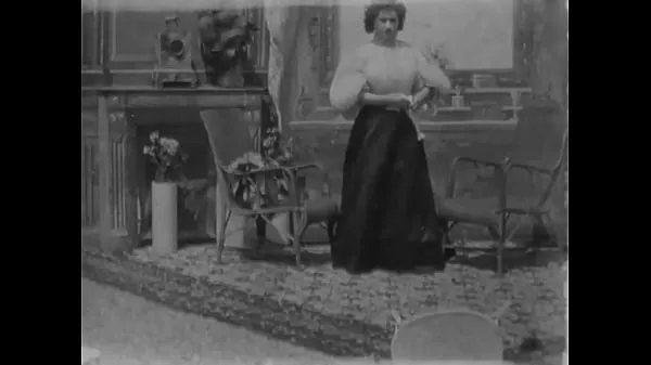 큰 Oldest erotic movie ever made - Woman Undressing (1896 따뜻한 튜브