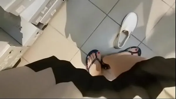 Your mom's favorite pastime is to change sexy shoes while you watch and masturbate Tiub hangat besar