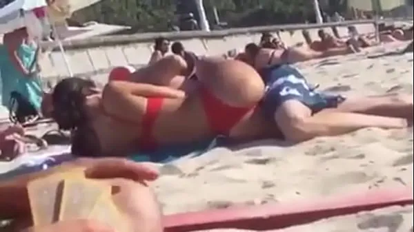 Velika Fucked straight on the beach topla cev