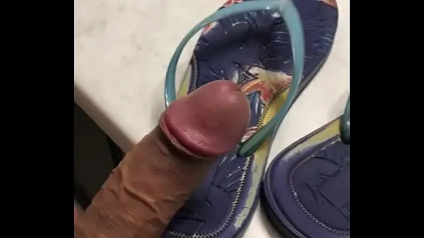 Μεγάλος Havainas fucking and enjoying lightly used slippers θερμός σωλήνας