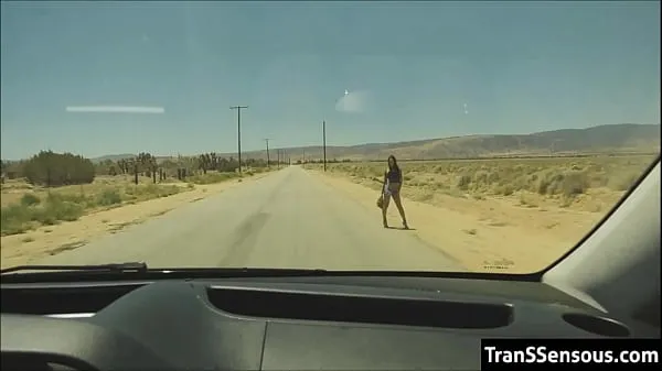 Transsexual hitchhiker fucked in the ass أنبوب دافئ كبير