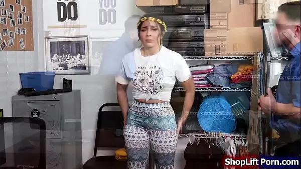 Veľká Store officer fucking a latina costumer teplá trubica