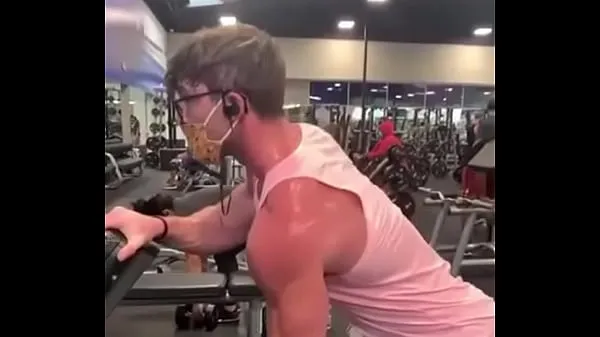 Big Muscular male with shoulders all luscious with sweat, he wanted to lick that luscious sweat aaaaaaah warm Tube