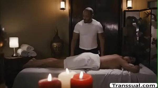 Gorgeous brunette shemale goes to the massage parlor and she meets her black masseur ex boyfriend of getting awkward,her ex boyfriend sucks her shecock first and in return she lets him fuck her tight wet ass so hard Tiub hangat besar
