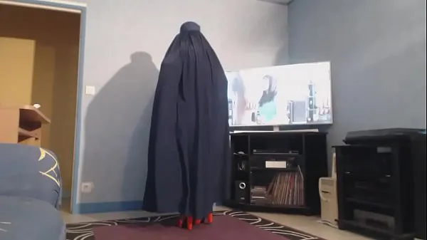 Stort muslima big boobs in burka varmt rør